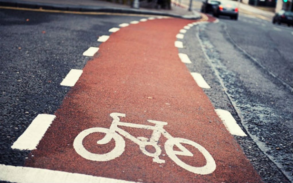 biciklisticka staza grad ilustracija