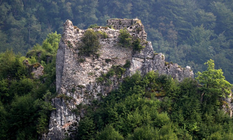 srednjovjekovni bosanski grad bobovac foto fena